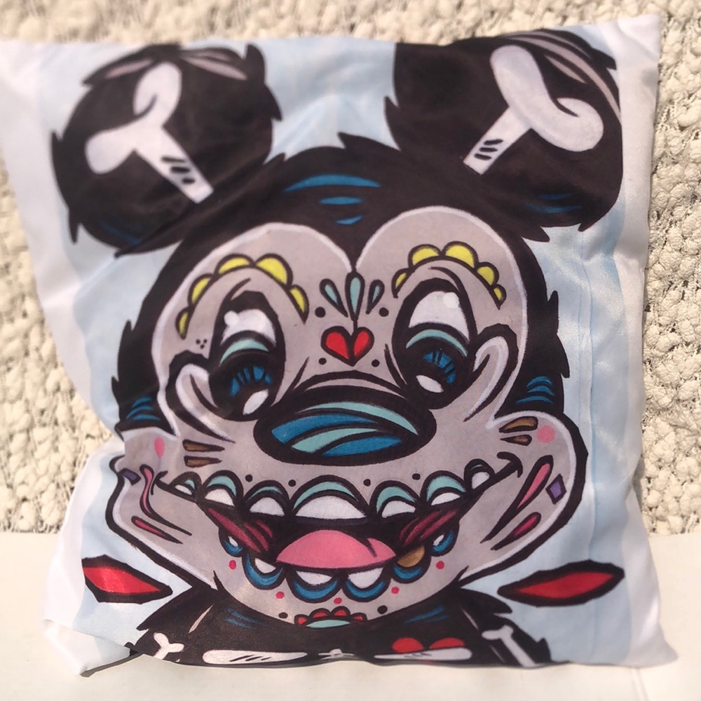 Double sided Mickey and Minnie Mouse Halloween skeleton pillow.💙💓